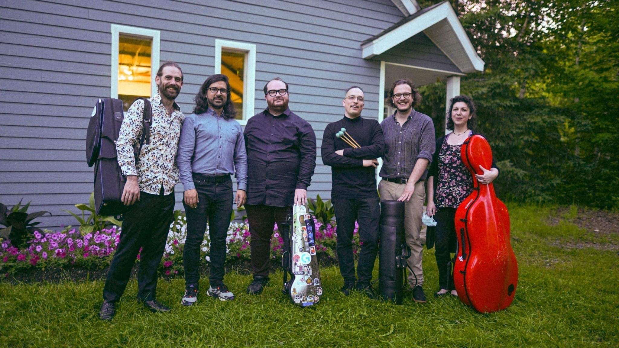 The 6 musicians from Paramirabo, smiling, outside in front of a building on the site of the musical camp. From left to right: Victor Alibert, Daniel Añez, Hubert Brizard, David Therrien-Brongo, Jeff Stonehouse and Viviana Gosselin.